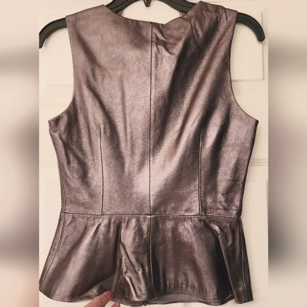 Trina Turk Sleeveless Leather Vest Zip Front In Metallic Silver Size 2 - Picture 6 of 12